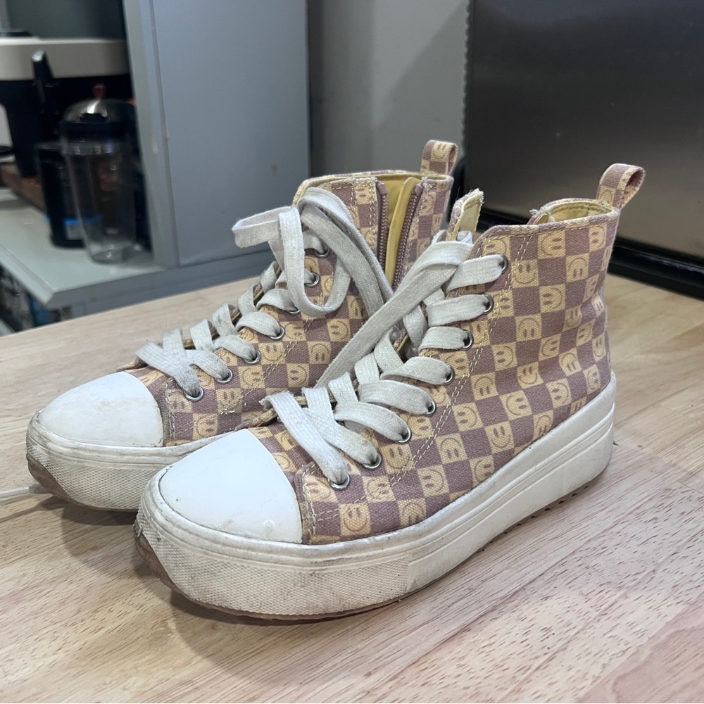 Art Class Checkered High-Top Sneakers - Tan and White